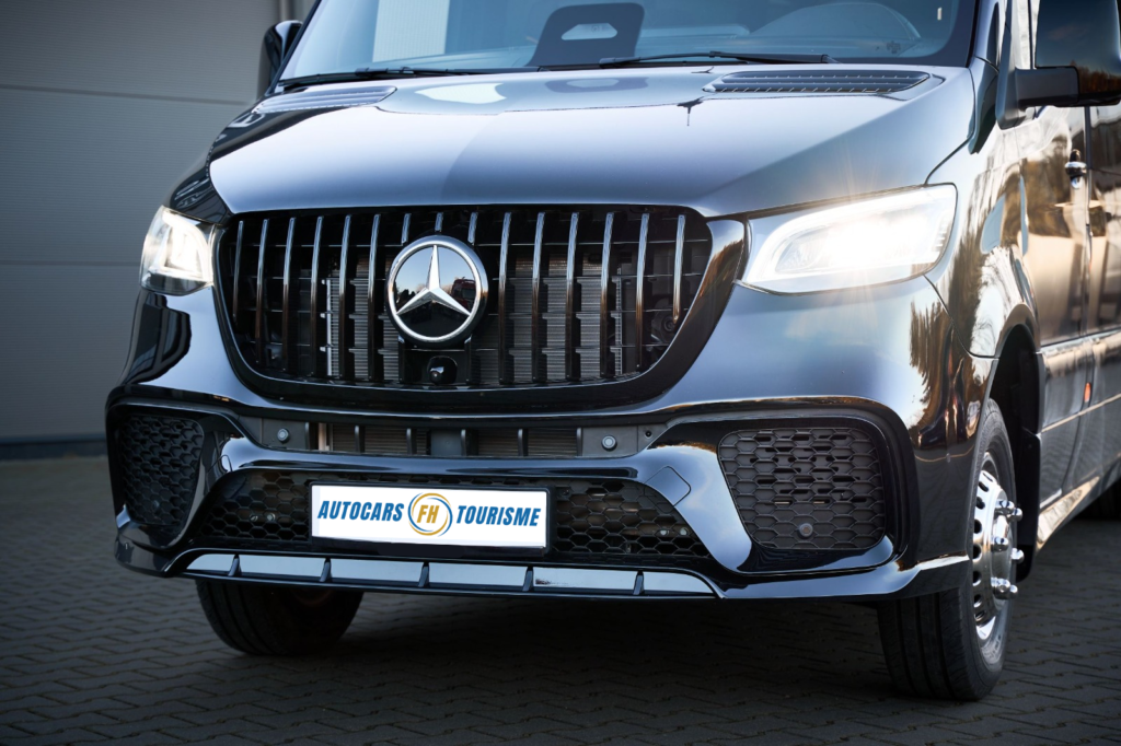 Minibus VIP Autocars FH Toursime