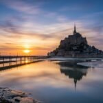 Mont-saint-michel en soirée